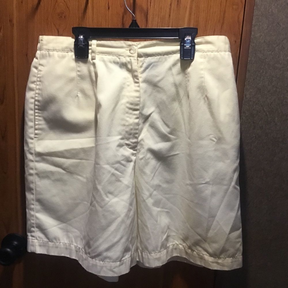 Paradise Bay Misses Size 16 Pale Yellow Shorts